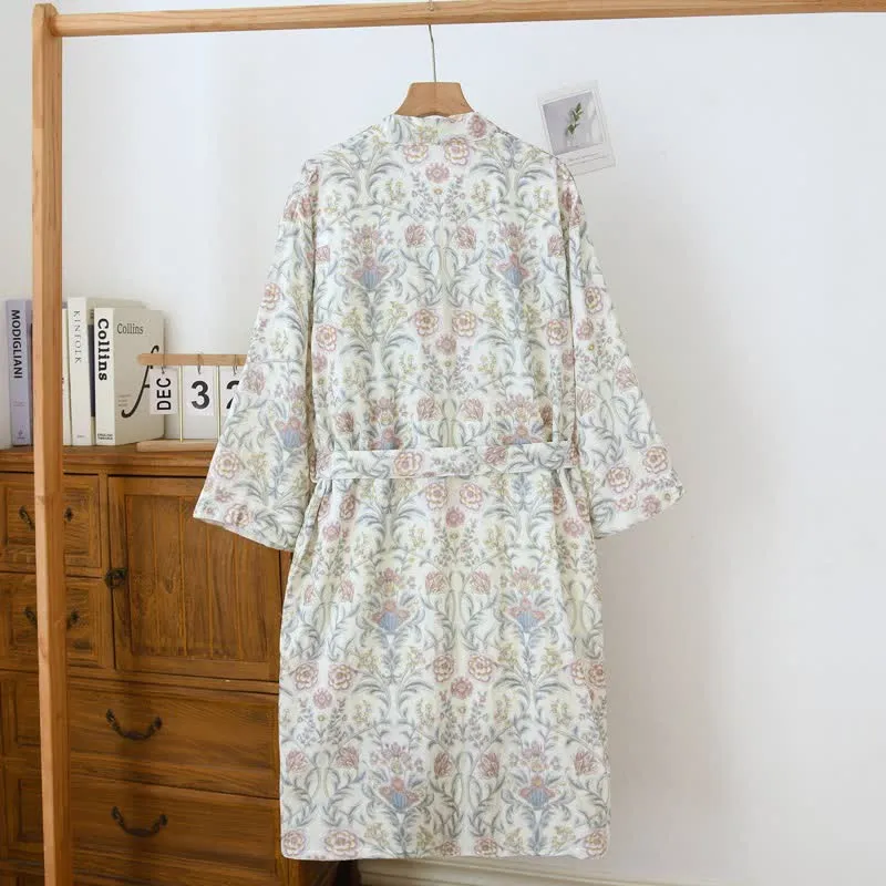 Kimono-Bademantel aus geblümtem Baumwollgaze mit Tasche