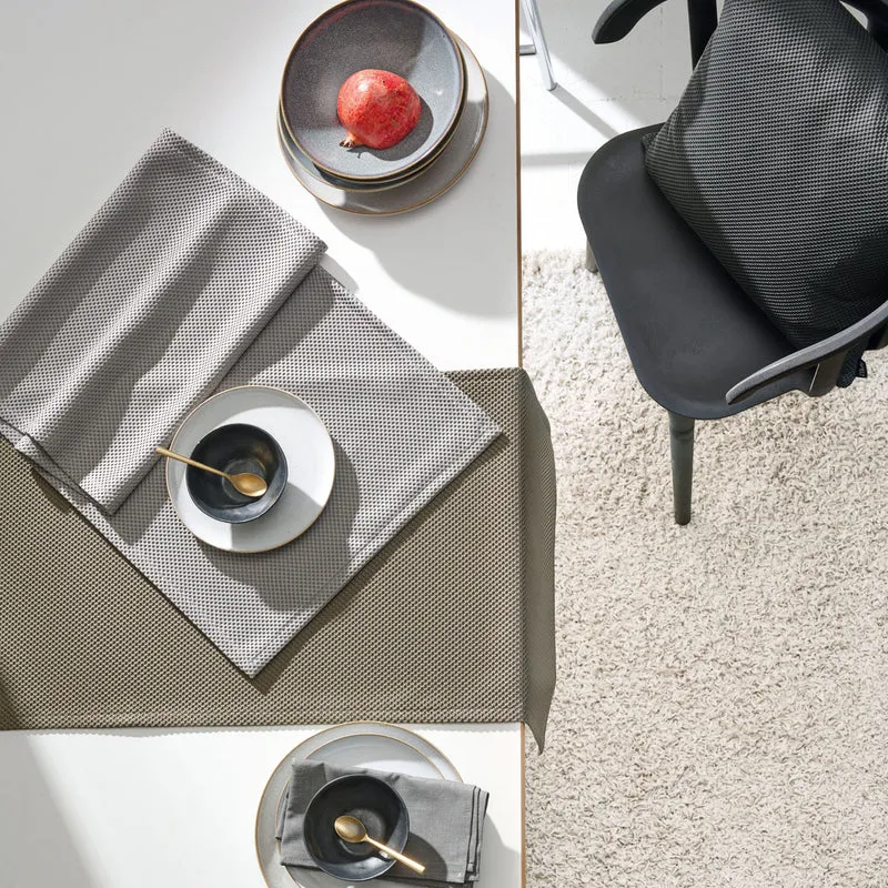 APELT Miles Kissen neues Material im Mesch-Style