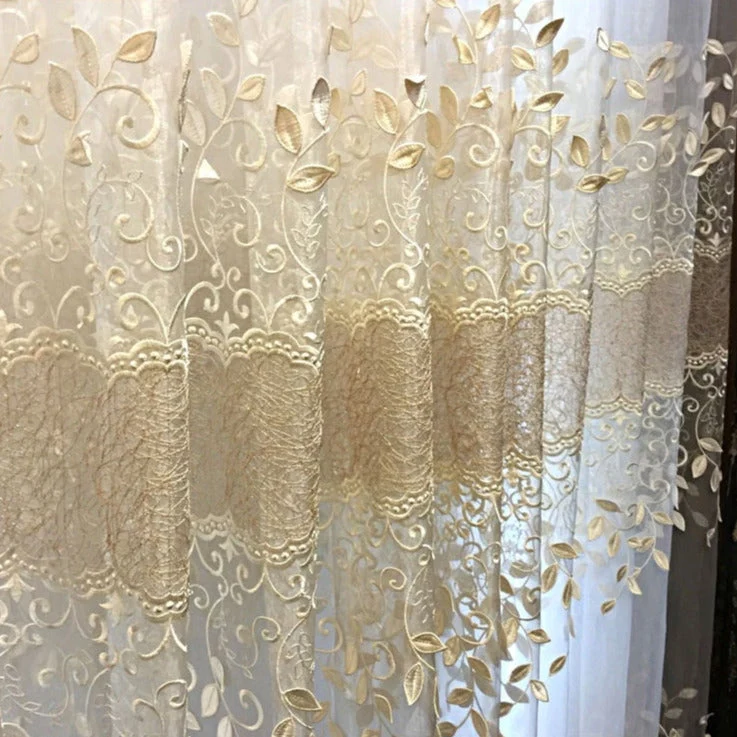 Gold bestickte Voile-Gardine mit Blättern