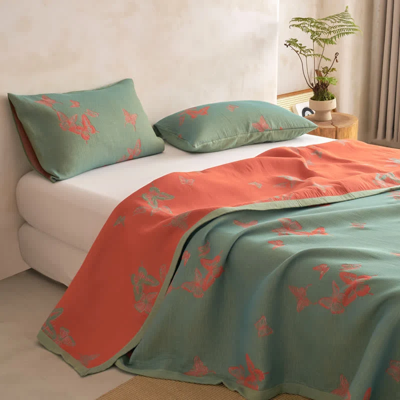 Elegante Baumwoll-Steppdecke mit Schmetterlingsmuster