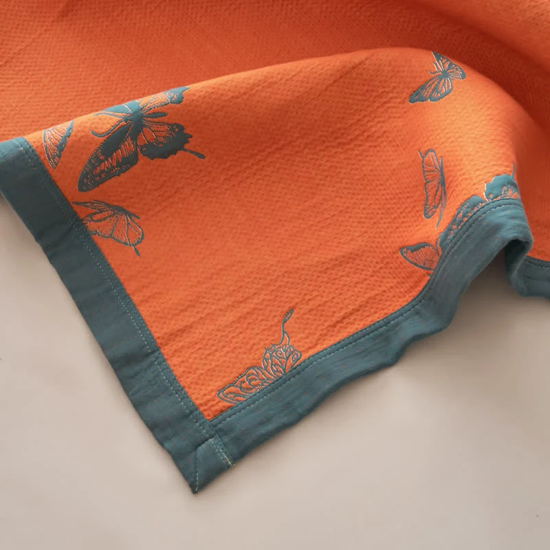 Elegante Baumwoll-Steppdecke mit Schmetterlingsmuster