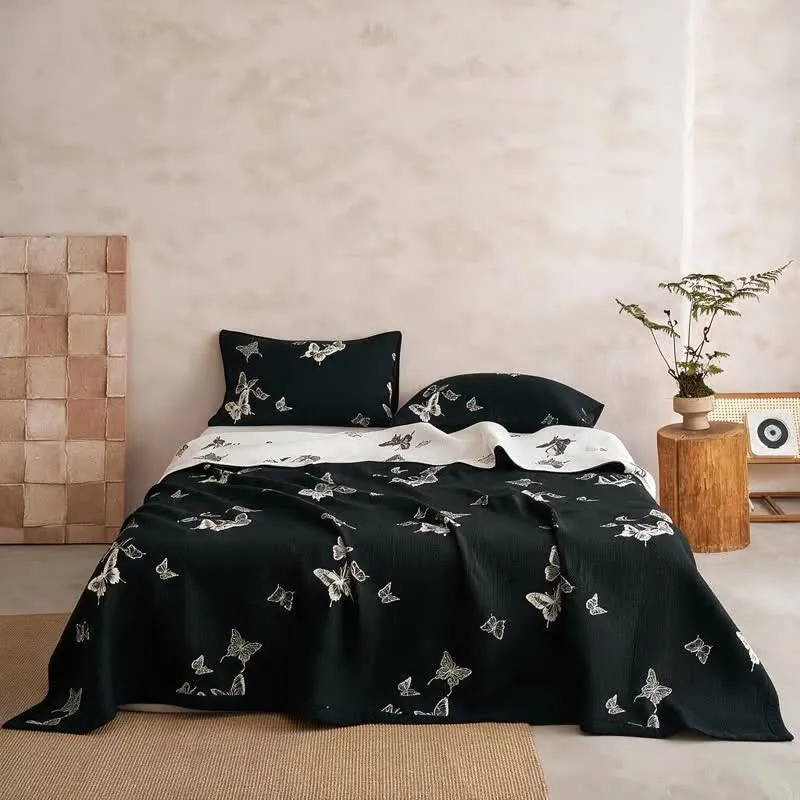 Monochrome Schmetterlings-Baumwollgaze-Quilts