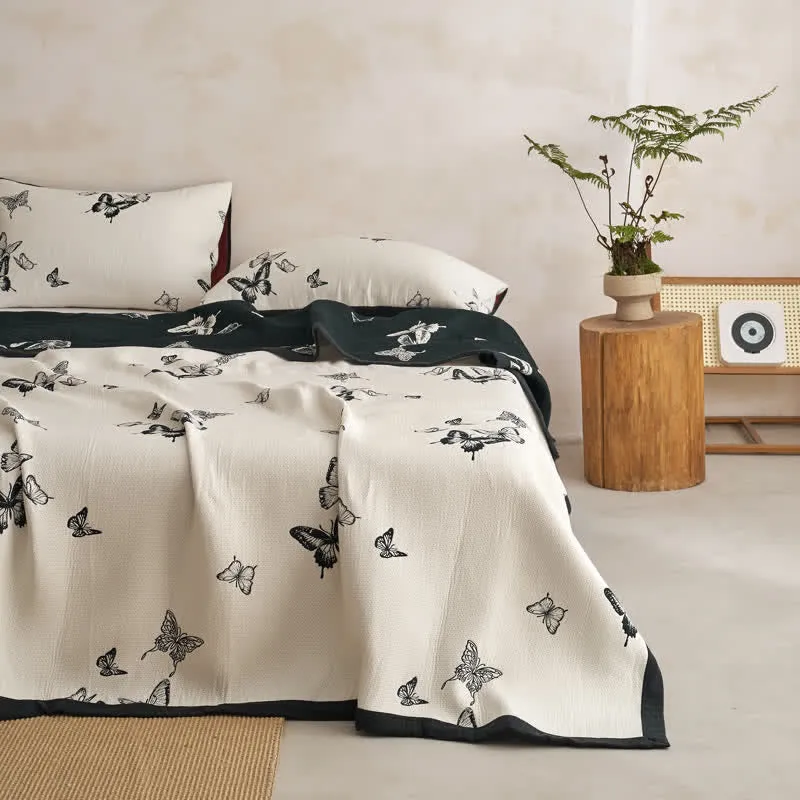 Monochrome Schmetterlings-Baumwollgaze-Quilts