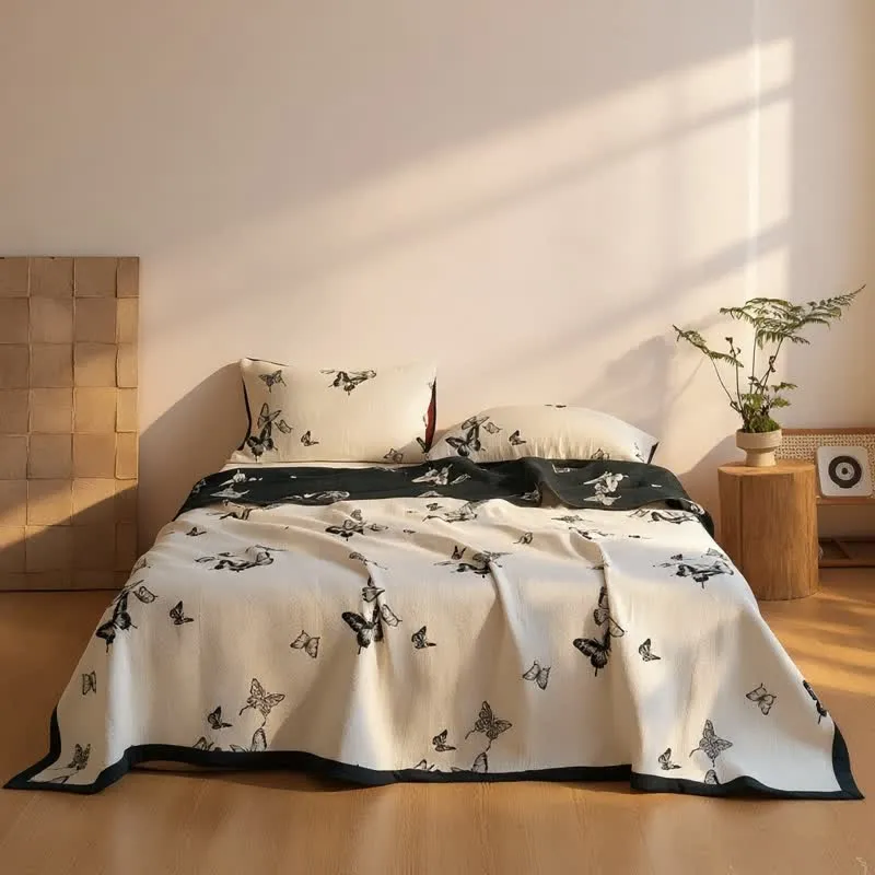 Monochrome Schmetterlings-Baumwollgaze-Quilts