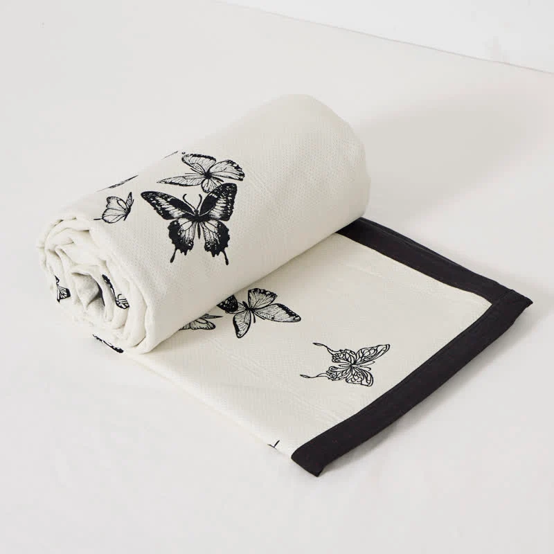 Monochrome Schmetterlings-Baumwollgaze-Quilts