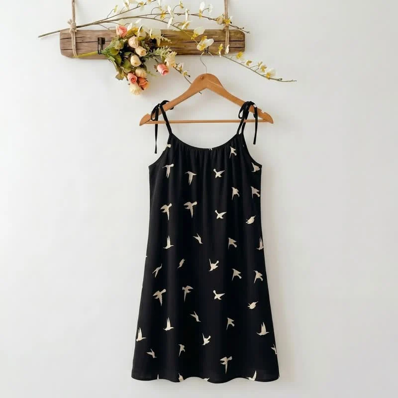 Lounge-Kleid aus Baumwolle mit Vogelmuster und Bindebändern