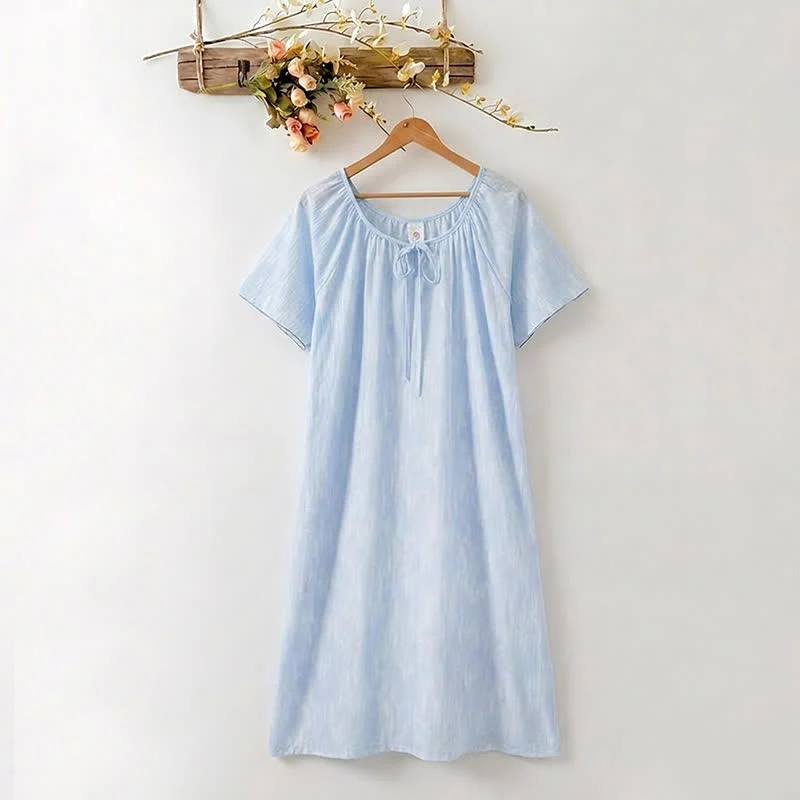 Luftiges blaues Lounge-Kleid aus Lyocell mit Bindekragen