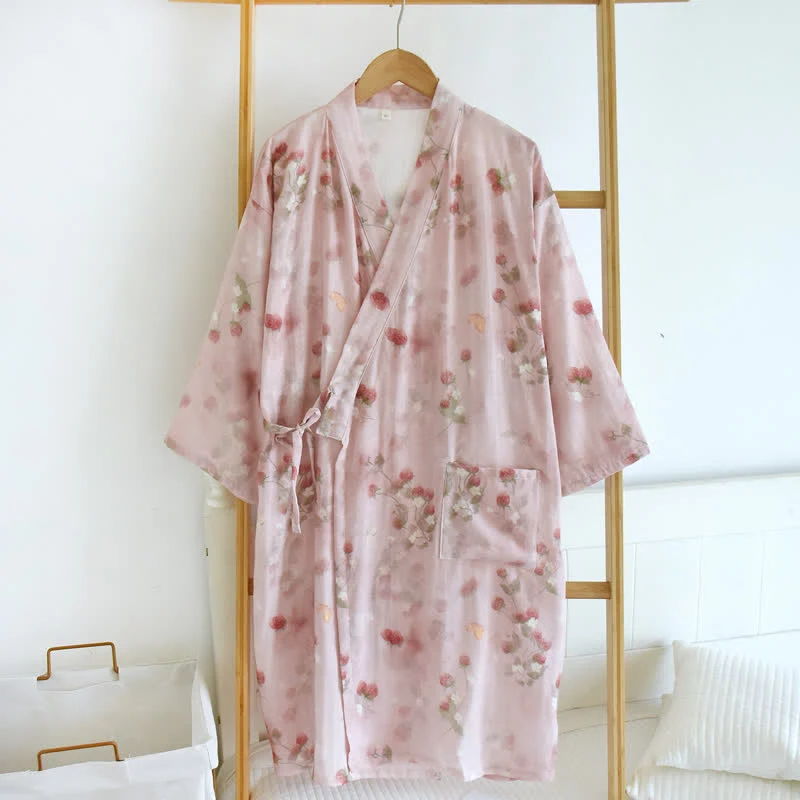 Kimono-Bademantel aus Baumwolle mit rosa Beeren- und Blumenmuster