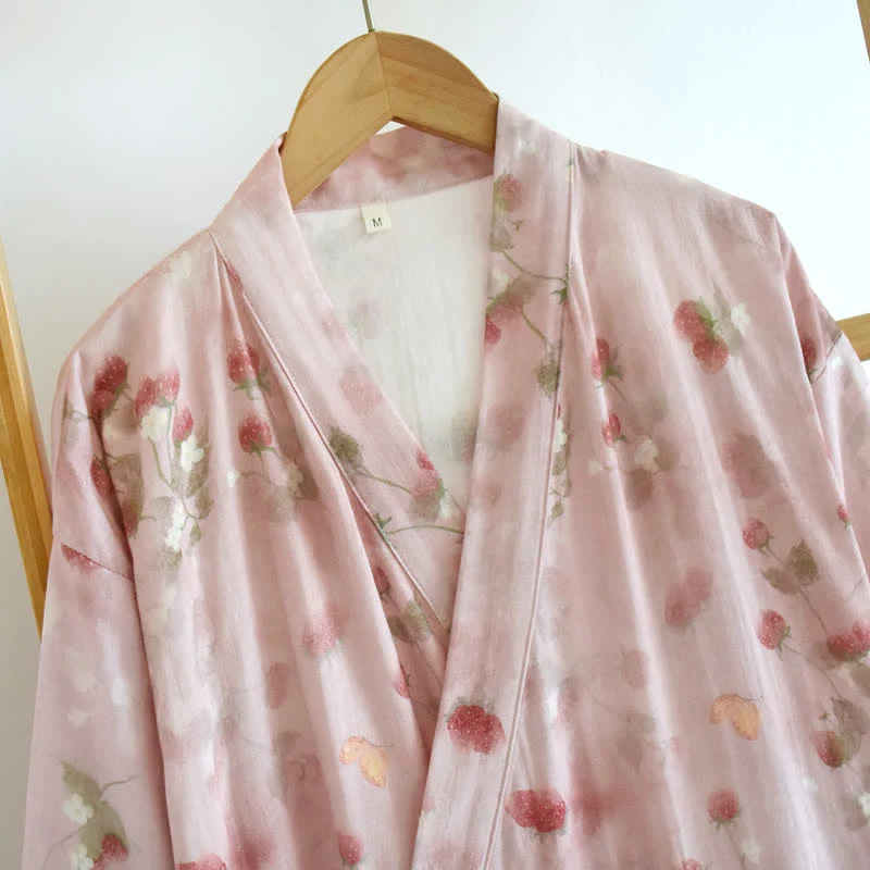 Kimono-Bademantel aus Baumwolle mit rosa Beeren- und Blumenmuster