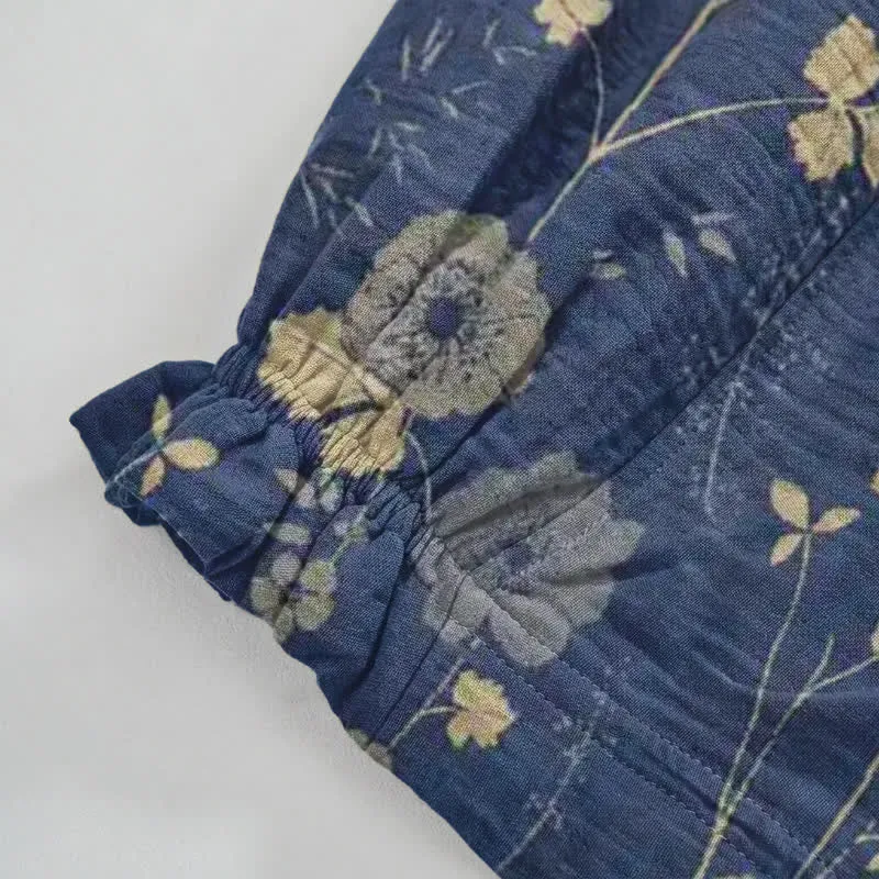 Marineblaue Loungehose aus Baumwollgewebe mit Wildblumenmuster
