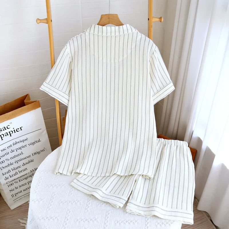 Lässiges Sommer-Loungewear-Set mit Streifen und Camp-Kragen