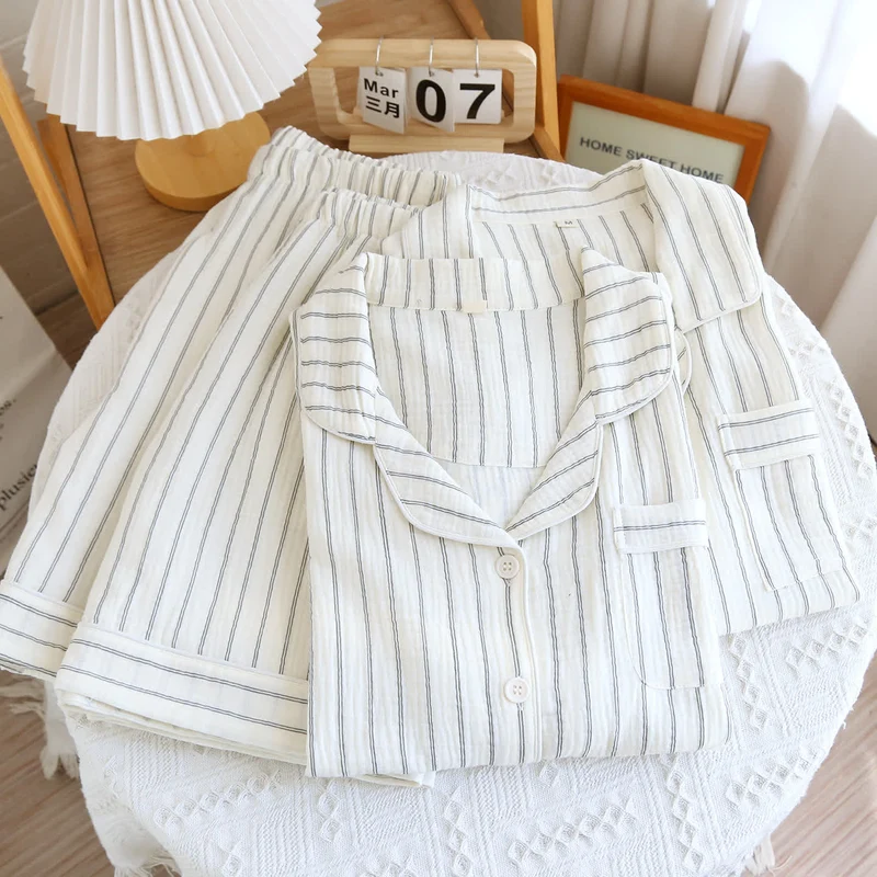 Lässiges Sommer-Loungewear-Set mit Streifen und Camp-Kragen