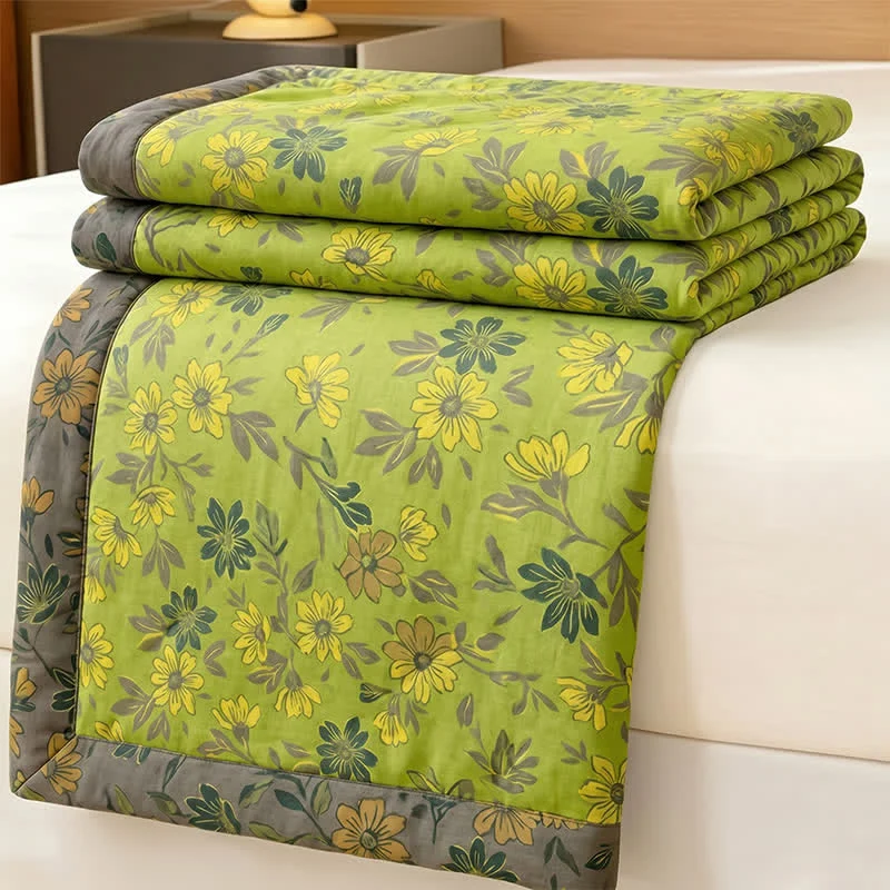 Vintage grüne Baumwoll-Tagesdecke mit Blumenmuster