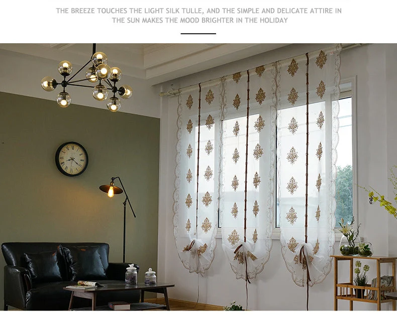 Elegante Raffgardine mit barocker Stickerei