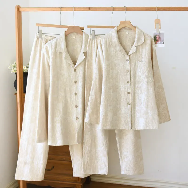 Minimalistisches Loungewear-Set für Paare mit Knopfleiste