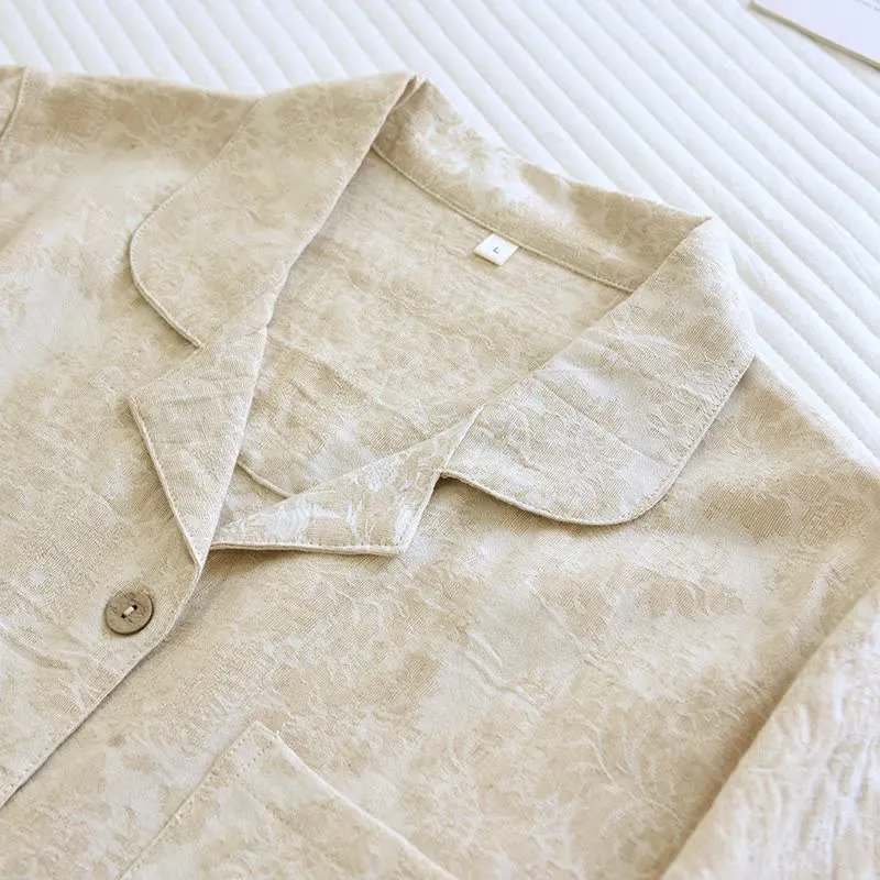 Minimalistisches Loungewear-Set für Paare mit Knopfleiste