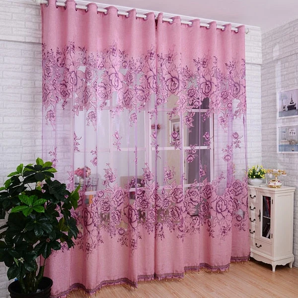 Halbtransparente Gardine mit floralem Rosenmuster
