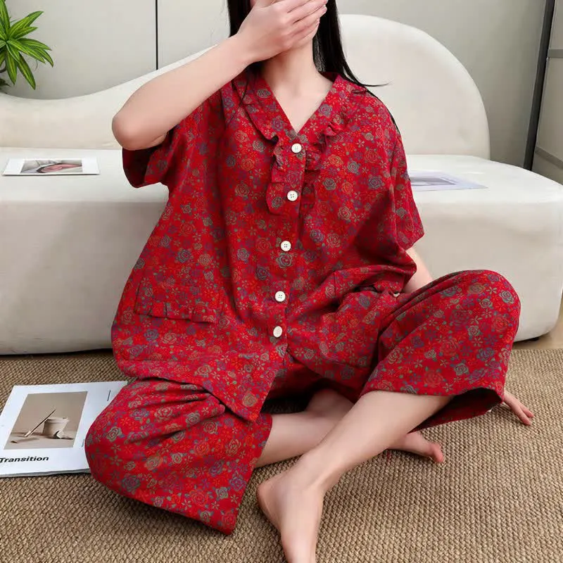 Loungewear-Set in Übergröße mit Rüschenbesatz, kurze Caprihose