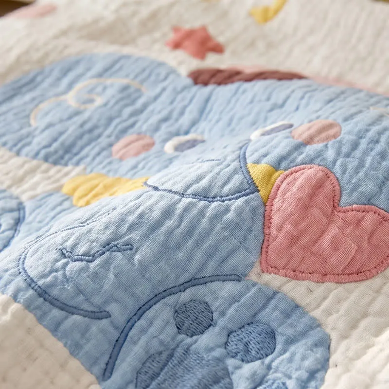 Babydecke aus Lyocell mit pastellfarbenem Elefantenmuster, gesteppt