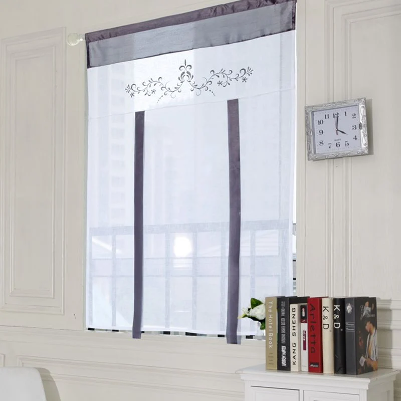 Bestickte Raffgardine für kleine Fenster