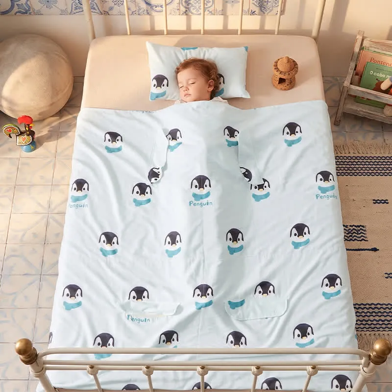 Babydecke aus Baumwollgaze mit dem Pinguin-Traum