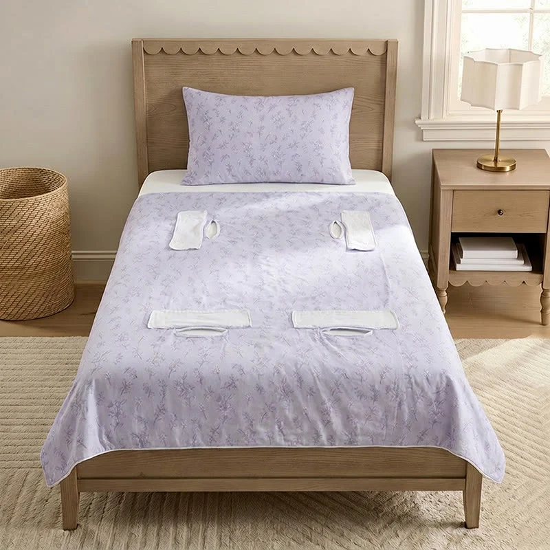 Gesteppte Babydecke aus Baumwolle mit Lavendelblütenmuster