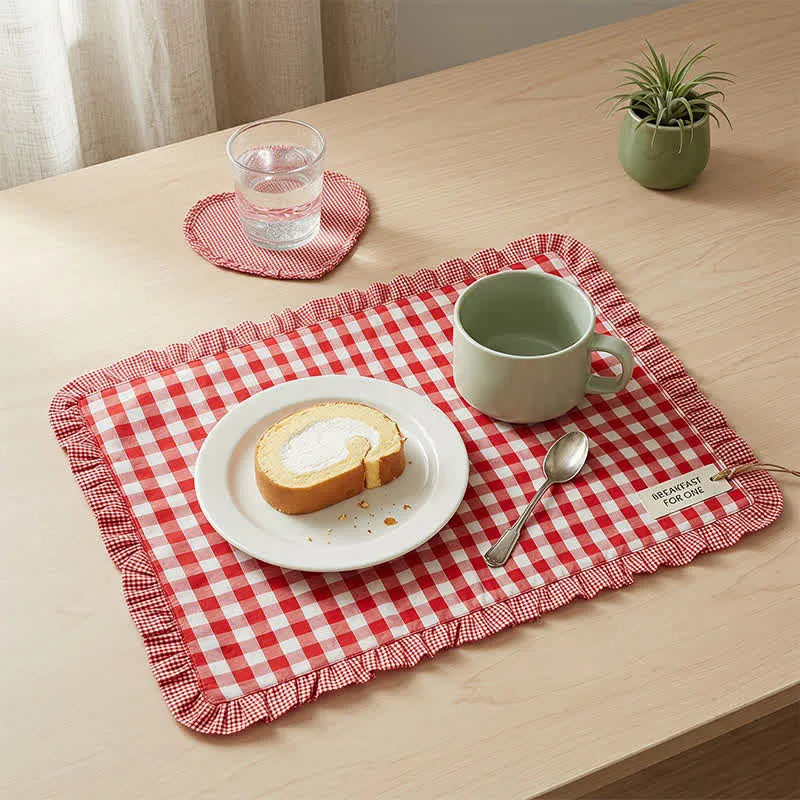 Weiches, minimalistisches, gestreiftes Tischset aus Baumwolle