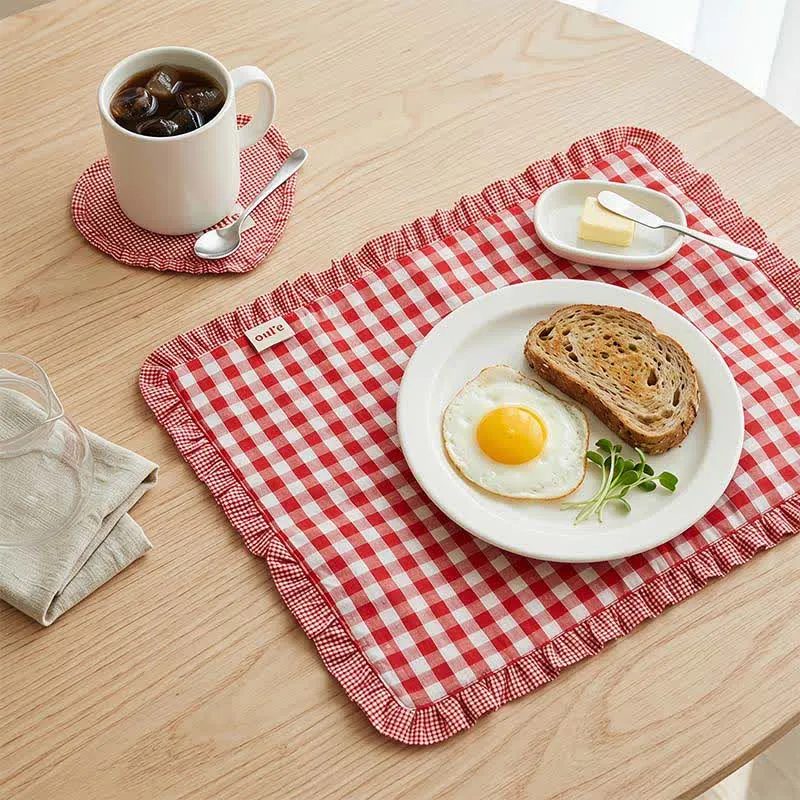 Weiches, minimalistisches, gestreiftes Tischset aus Baumwolle