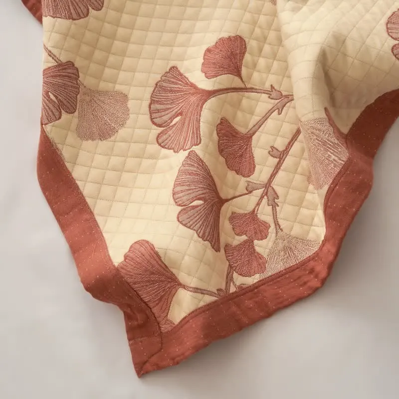 Baumwolldecke mit rotem Ginkgoblattmuster