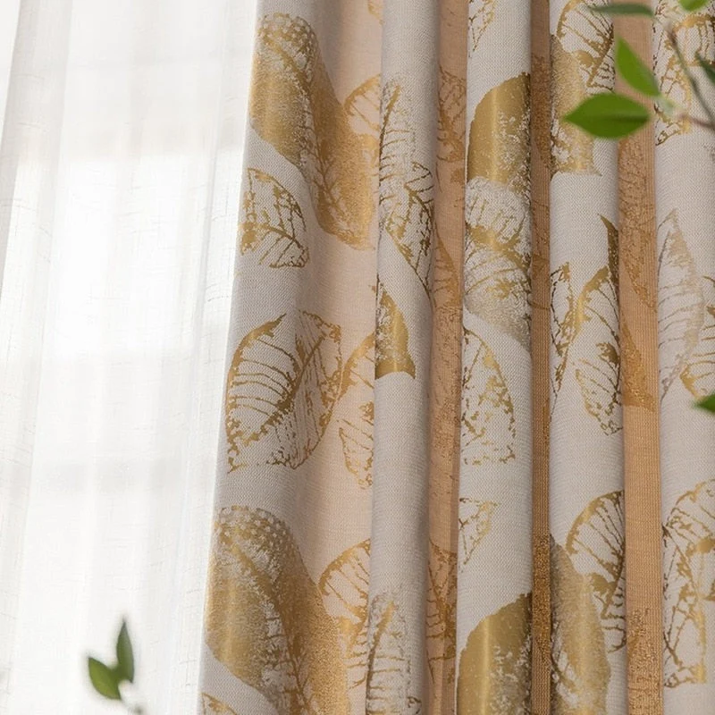 Moderner Dekovorhang mit goldenem Blättermotiv