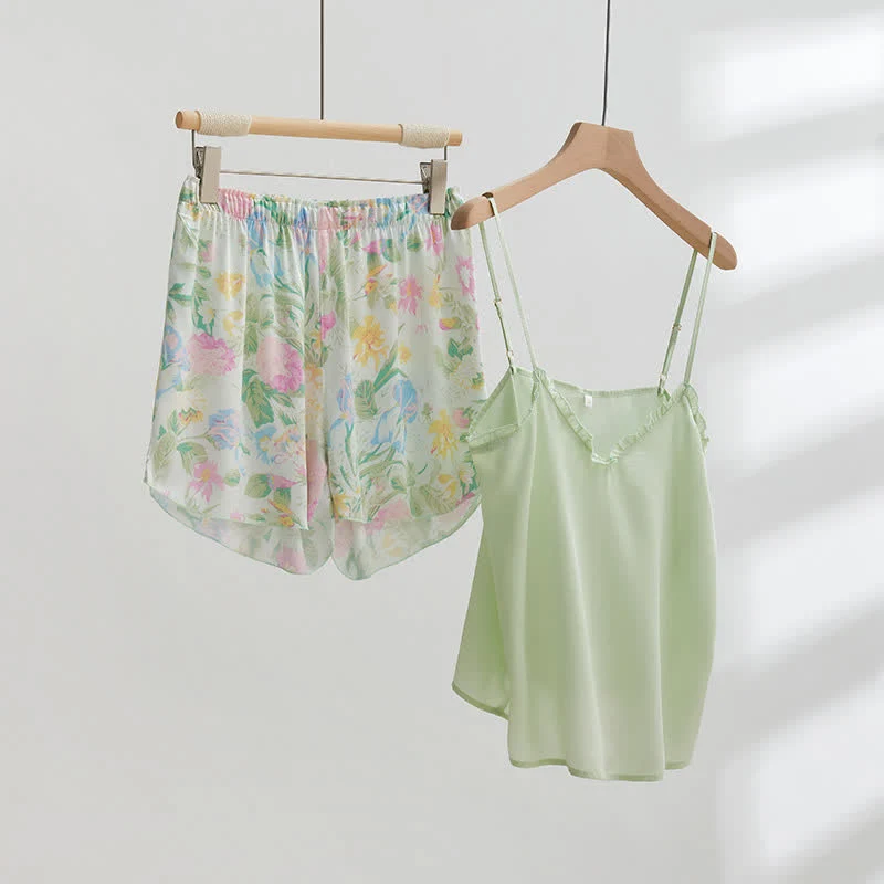 Loungewear-Set aus mintfarbenem Satin-Rüschen-Top und geblümten Shorts