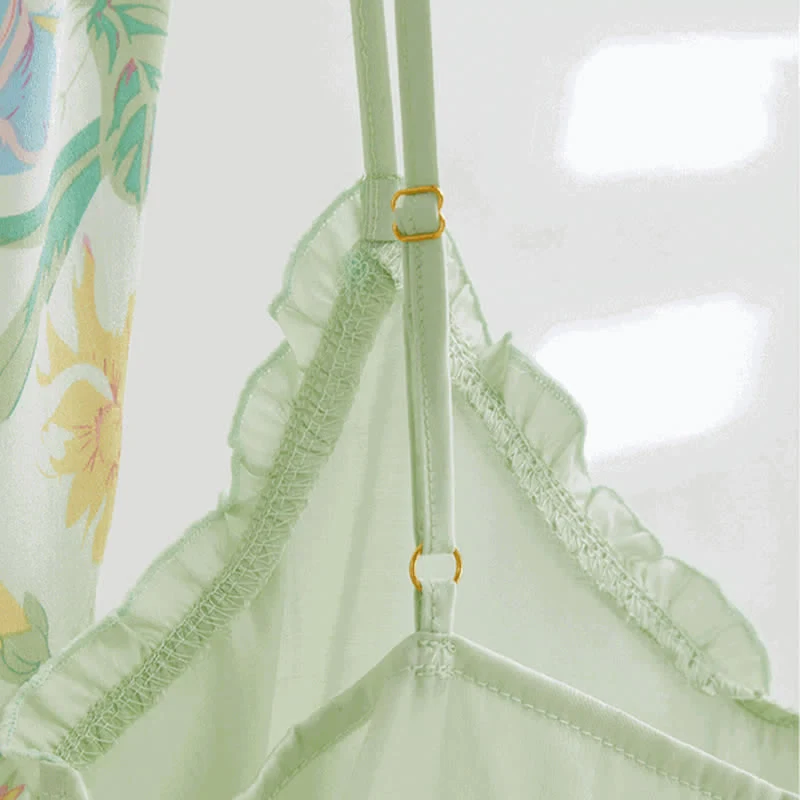 Loungewear-Set aus mintfarbenem Satin-Rüschen-Top und geblümten Shorts
