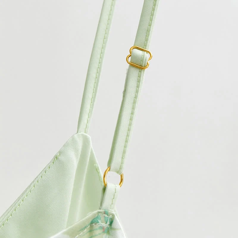 Loungewear-Set aus mintfarbenem Satin-Rüschen-Top und geblümten Shorts