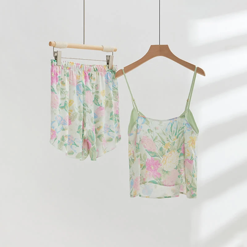 Loungewear-Set aus mintfarbenem Satin-Top und Shorts