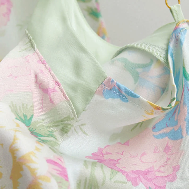 Loungewear-Set aus mintfarbenem Satin-Top und Shorts