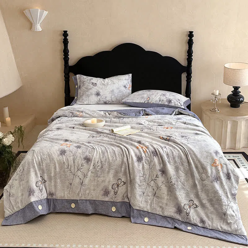 Vintage-Bettdecke aus Baumwollleinen mit Schmetterlings- und Blumenmuster