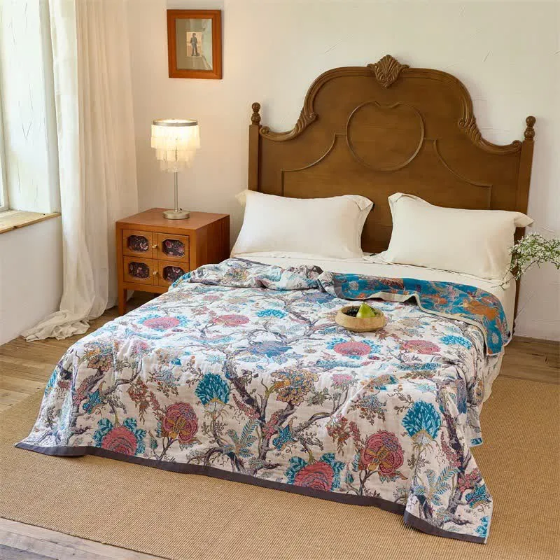 Vintage-Wende-Steppdecke aus Baumwollmusselin mit botanischem Flair