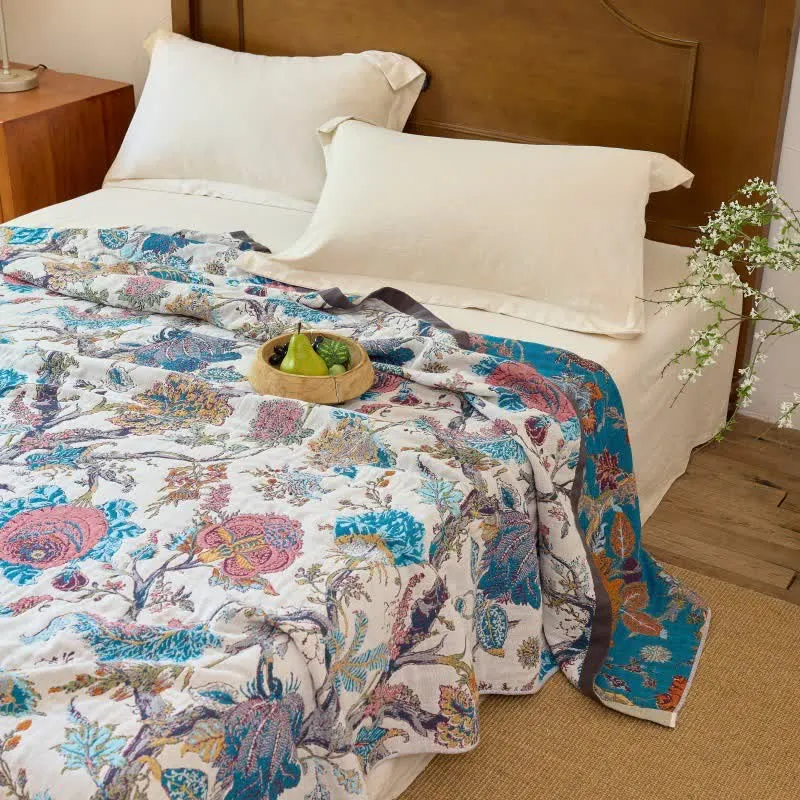 Vintage-Wende-Steppdecke aus Baumwollmusselin mit botanischem Flair