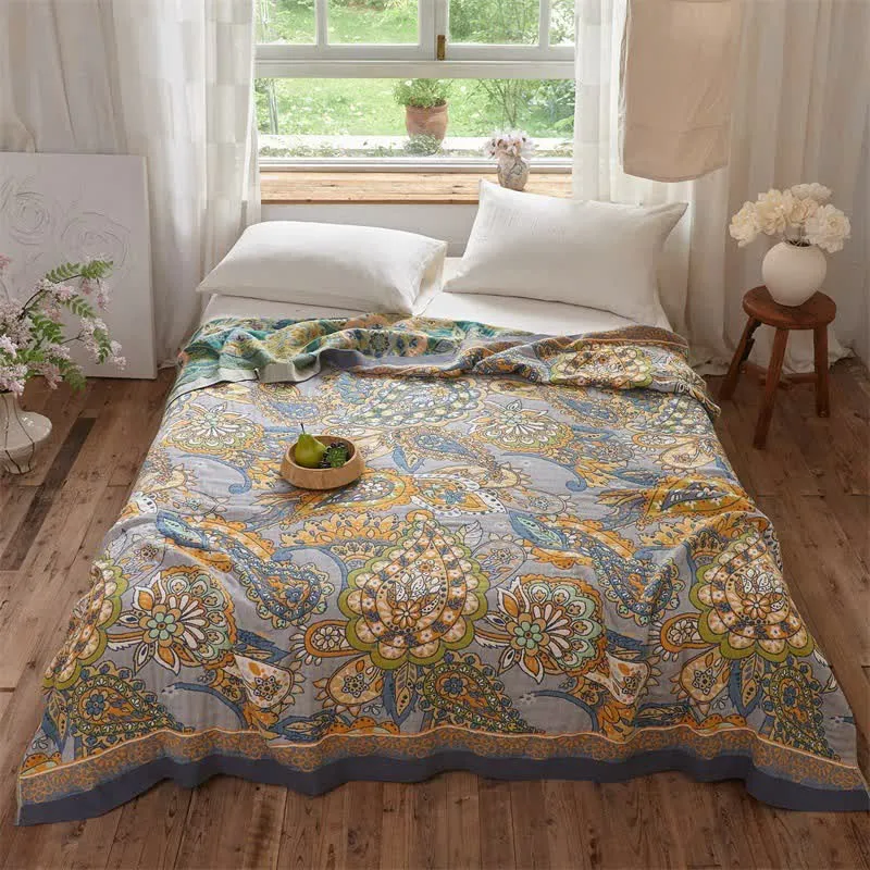 Doppelseitige, kunstvoll bedruckte Musselindecke mit Paisley-Muster