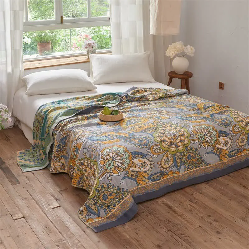 Doppelseitige, kunstvoll bedruckte Musselindecke mit Paisley-Muster