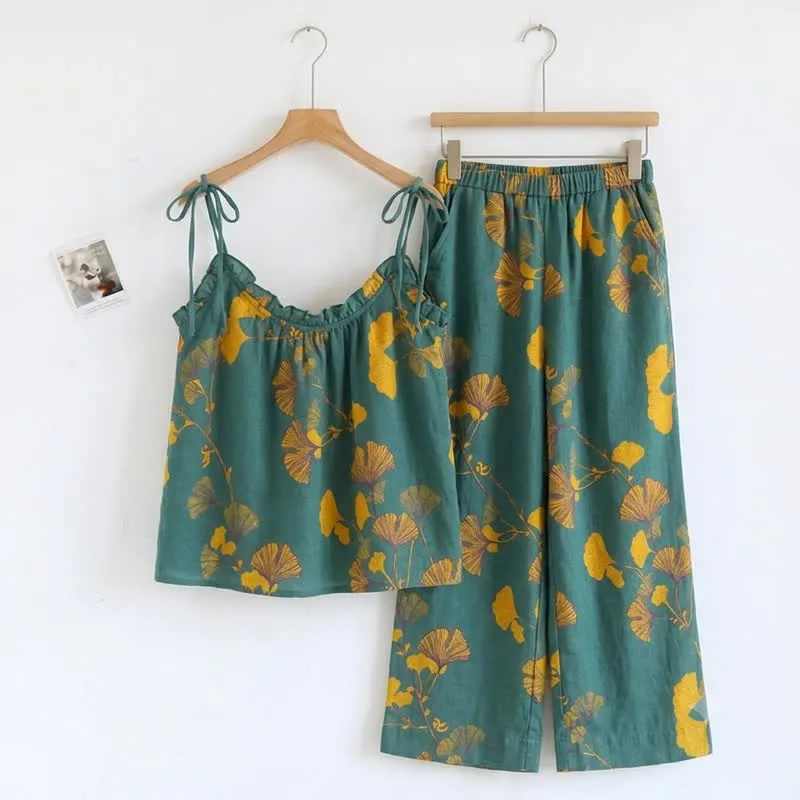 Loungewear-Set mit botanischem Blattmuster: Trägertop und Hose