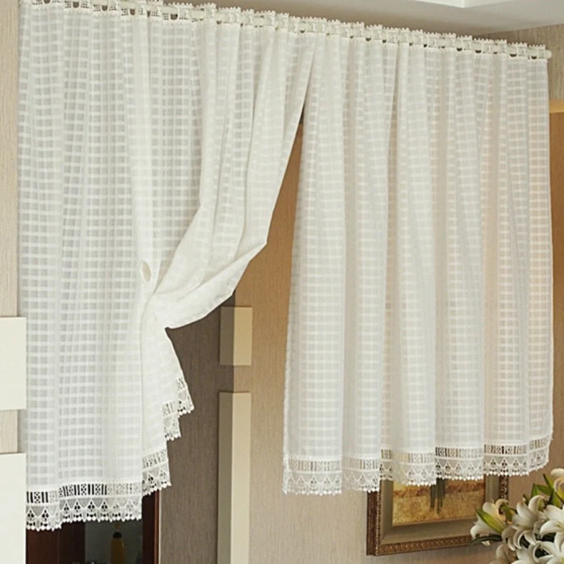 Weiße Gardine mit Spitze Landhausstil