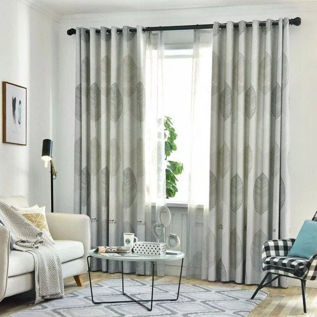 Transparente Gardine mit dezentem Blattmuster