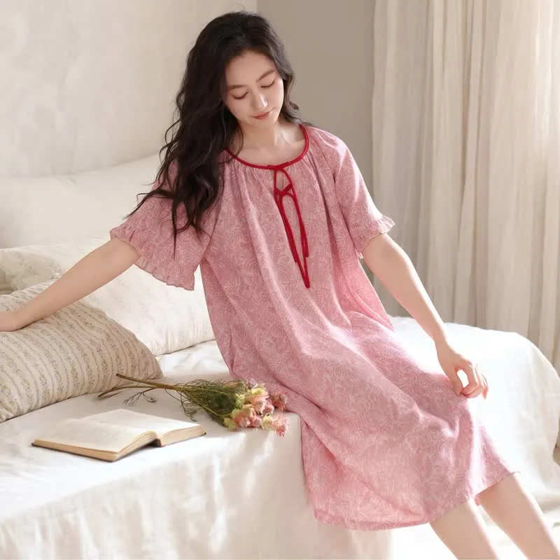Nachtkleid aus Lyocell mit Blumenmuster und Bindekragen