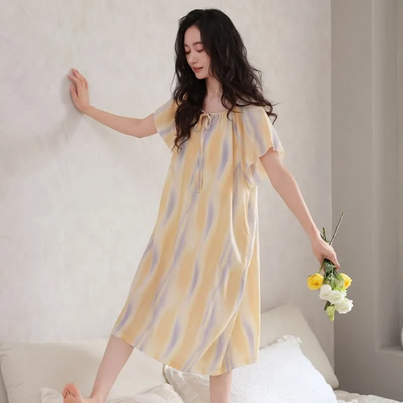 Nachtkleid mit Aquarellblumenmuster aus Lyocell mit Bindekragen