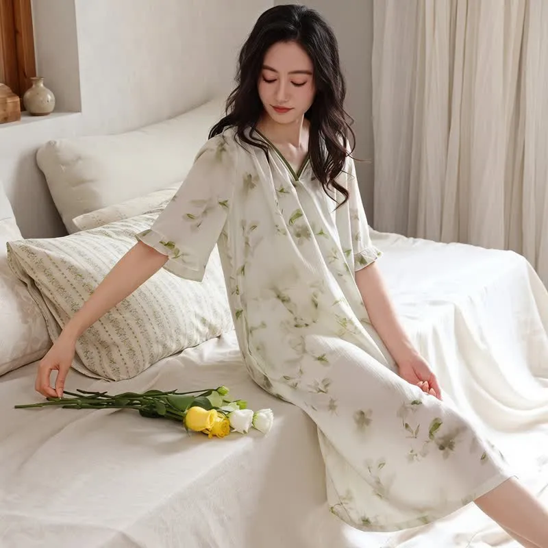 Romantisches, geblümtes Lyocell-Loungewear-Schlafkleid mit V-Ausschnitt