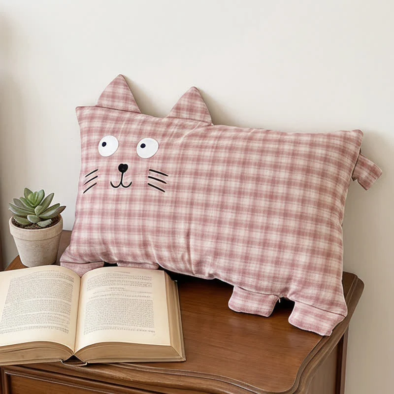 Kissen mit kariertem Katzenmotiv und Buchweizenfüllung