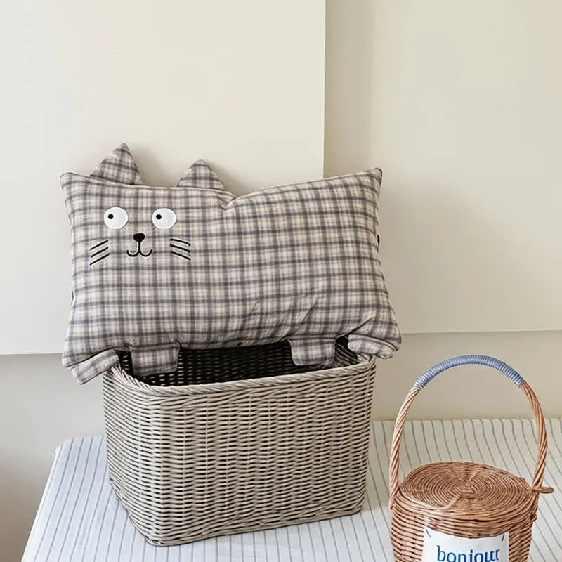 Kissen mit kariertem Katzenmotiv und Buchweizenfüllung