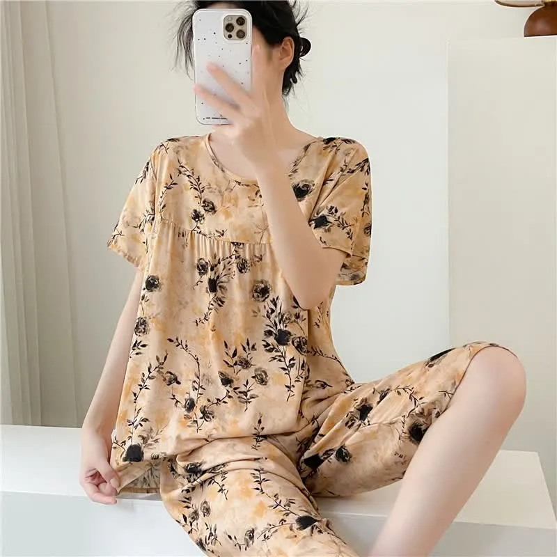 Vintage Damenpyjama mit Blumenmuster und kurzen Ärmeln
