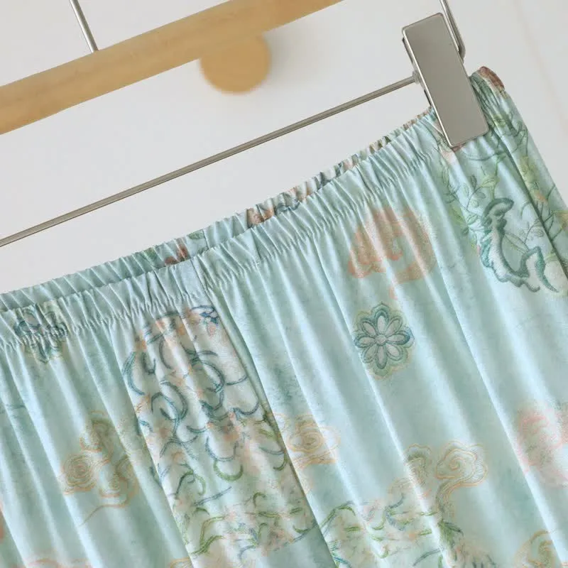 Orientalischer traditioneller Damenpyjama mit Blumenmuster